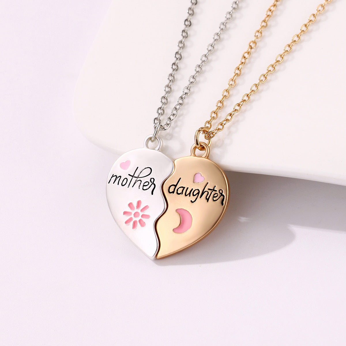 Fashion Jewelry Mother Daughter Necklace 2PCS Set Matching Heart Magnetic Pendant For Women Family Gifts For Mother's Day